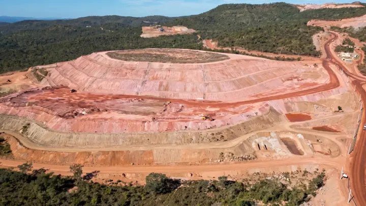 Gigante dos EUA compra mineradora brasileira por US$ 2,8 bilhões e assume controle das terras raras no Brasil