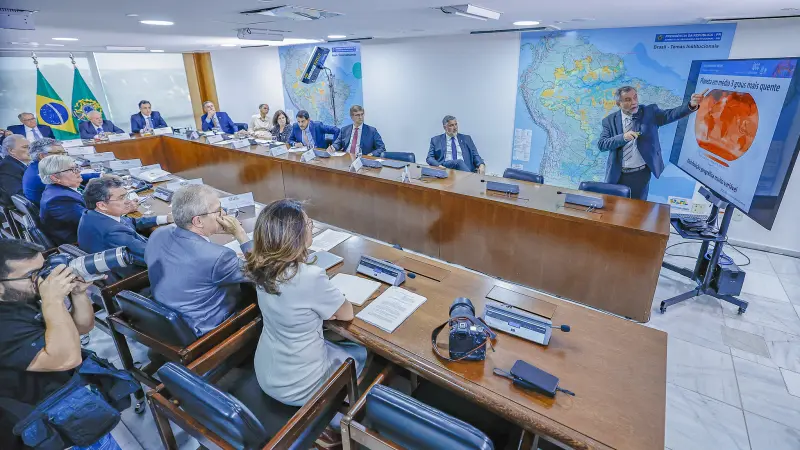 Professor da USP alerta o Governo Brasileiro sobre a Crise Climática em reunião
